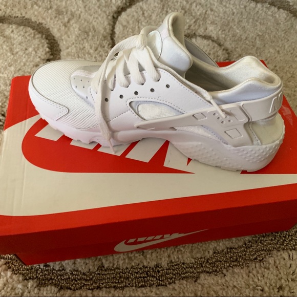 Nike Other - Nike Huarache shoes. Grade School Size 7Y.